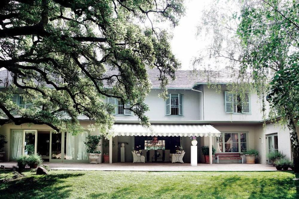 Hoeveld House - Featured Image