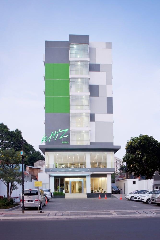 Whiz Hotel Cikini Jakarta - Featured Image