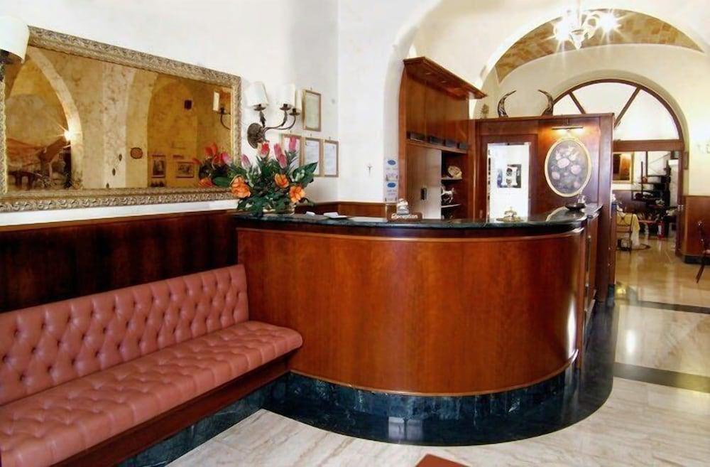 Hotel Assisi - Reception