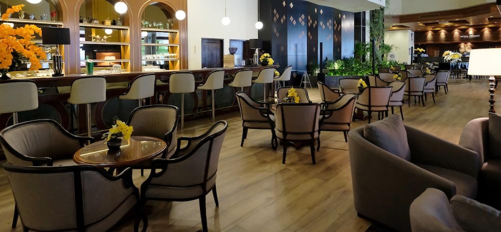 Royal Phuket City Hotel - Lobby Sitting Area