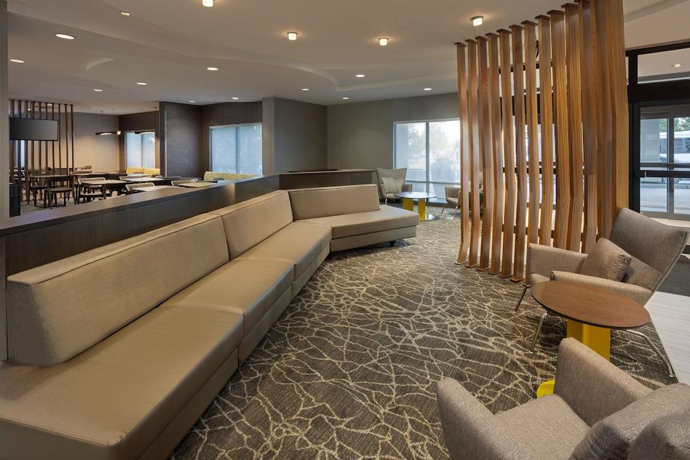 SpringHill Suites by Marriott Newark Liberty International - Lobby