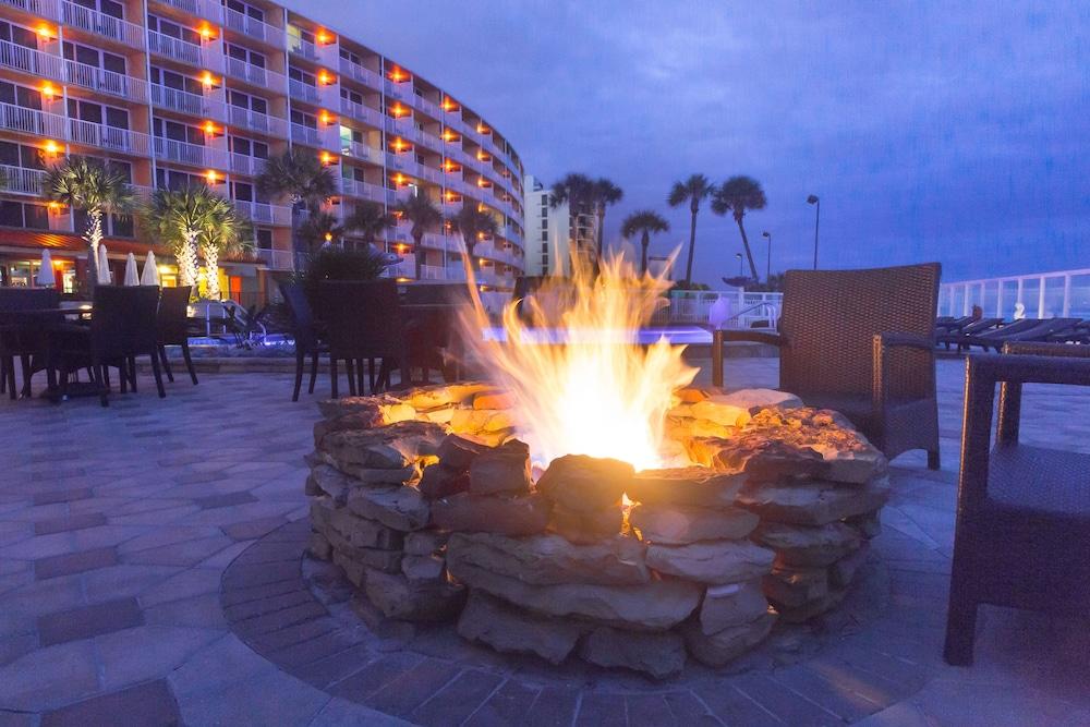 Holiday Inn Resort Daytona Beach Oceanfront, an IHG Hotel - Outdoor Pool