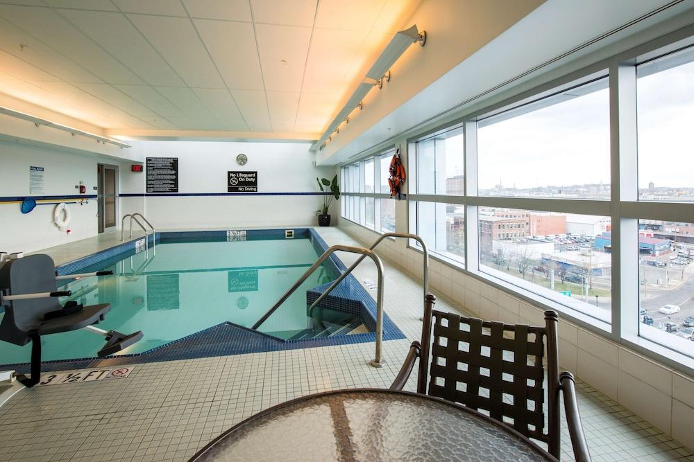 Hampton Inn & Suites Boston Crosstown Center - Pool