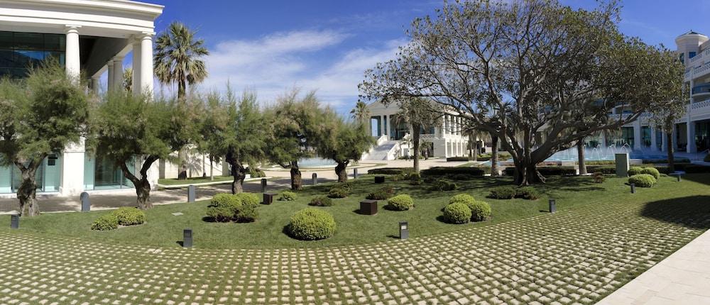 Hotel Las Arenas Balneario Resort - Property Grounds