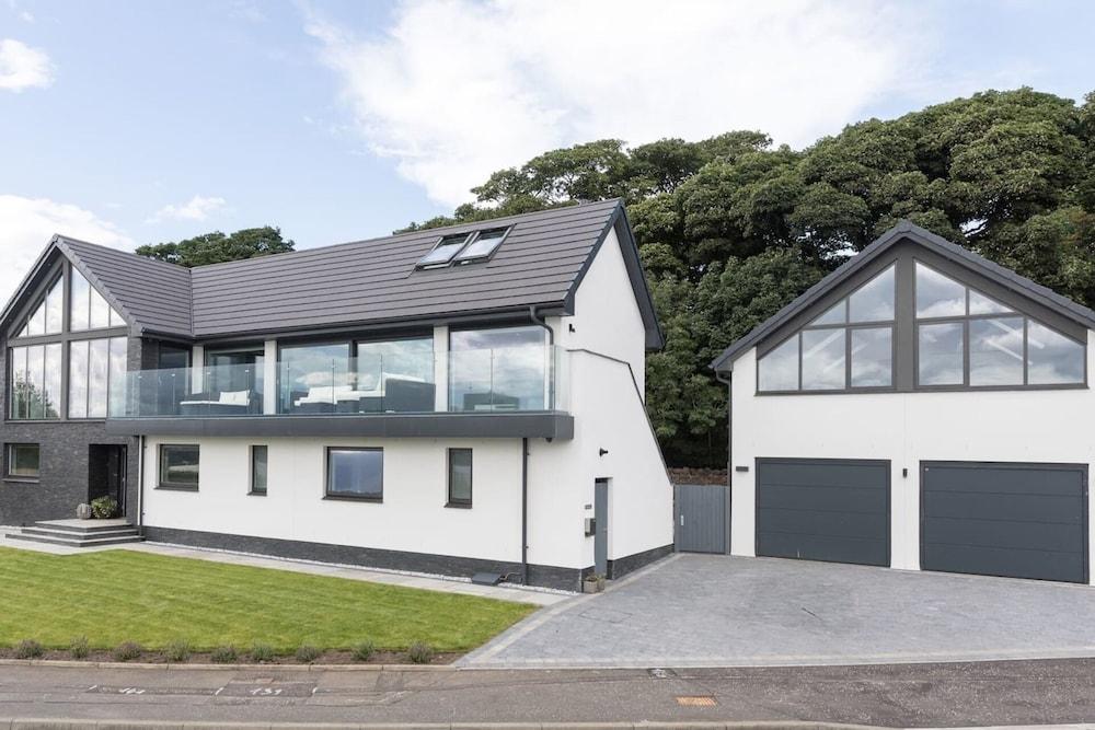 The Wee Glasshouse - Stunning Views of Dalgety Bay - Featured Image