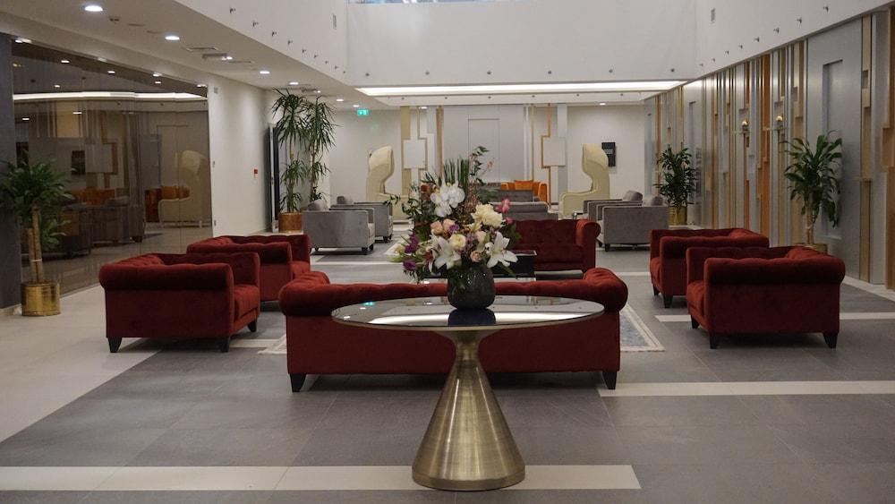 Al Kout Beach Hotel - Lobby Sitting Area
