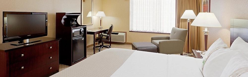 Armoni Inn & Suites - Room