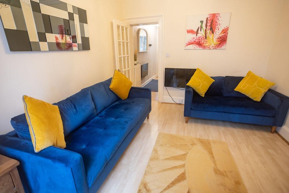 Sandgate 2-bed Apartment in Ayr Central Location - Interior
