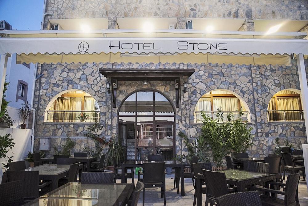 Stone Hotel - Featured Image