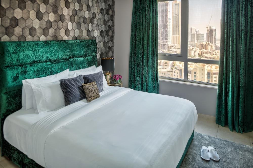 Luxury Staycation - The Residences Tower - Room