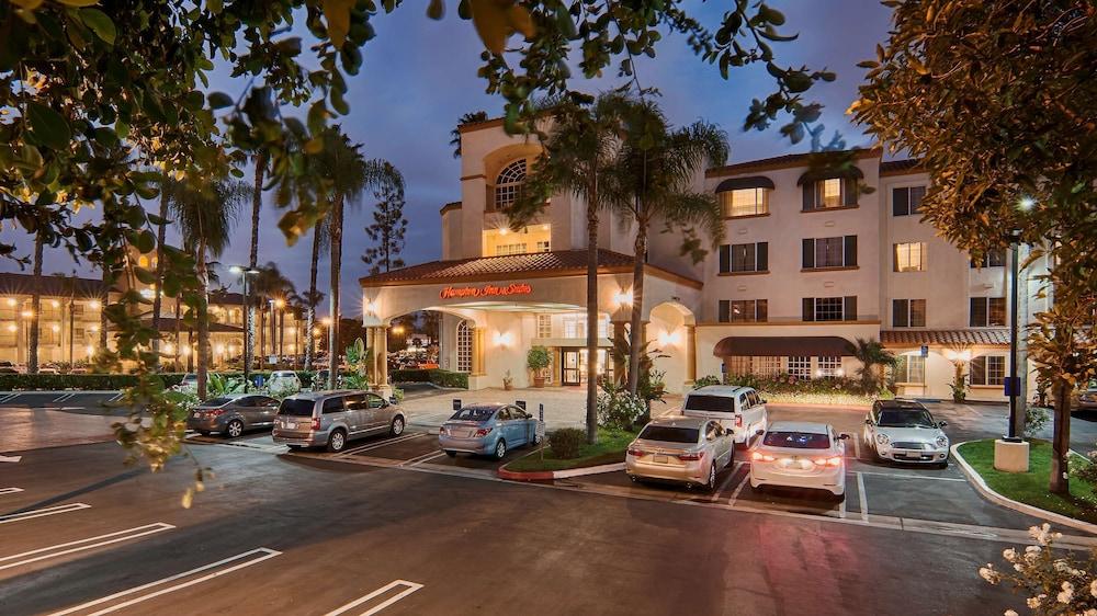 Hampton Inn and Suites Santa Ana/Orange County Airport - Featured Image