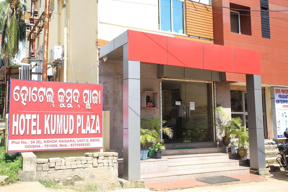 Hotel Kumud Plaza - Featured Image