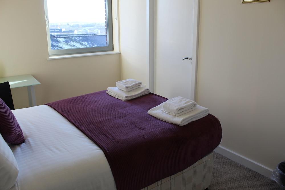Week2Week Stunning 2 Bed City Centre Apartment - Room