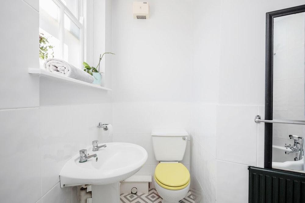 Stylish 1 Bedroom Flats Covent Garden - Bathroom