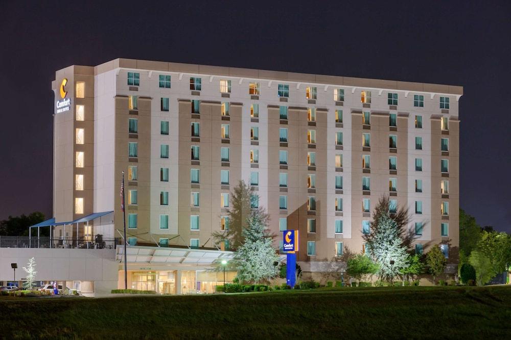 Comfort Inn & Suites Presidential - Featured Image