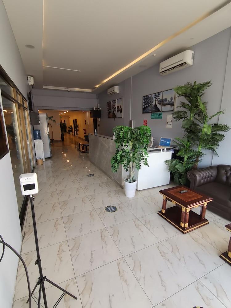 Private Luxury Apartments - Al Khozama - Reception