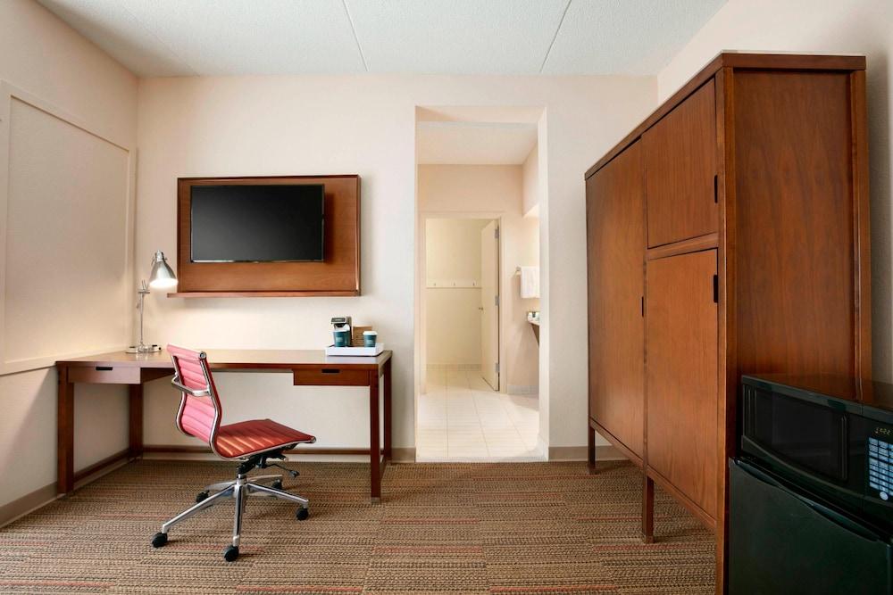 Four Points by Sheraton Raleigh North - Room