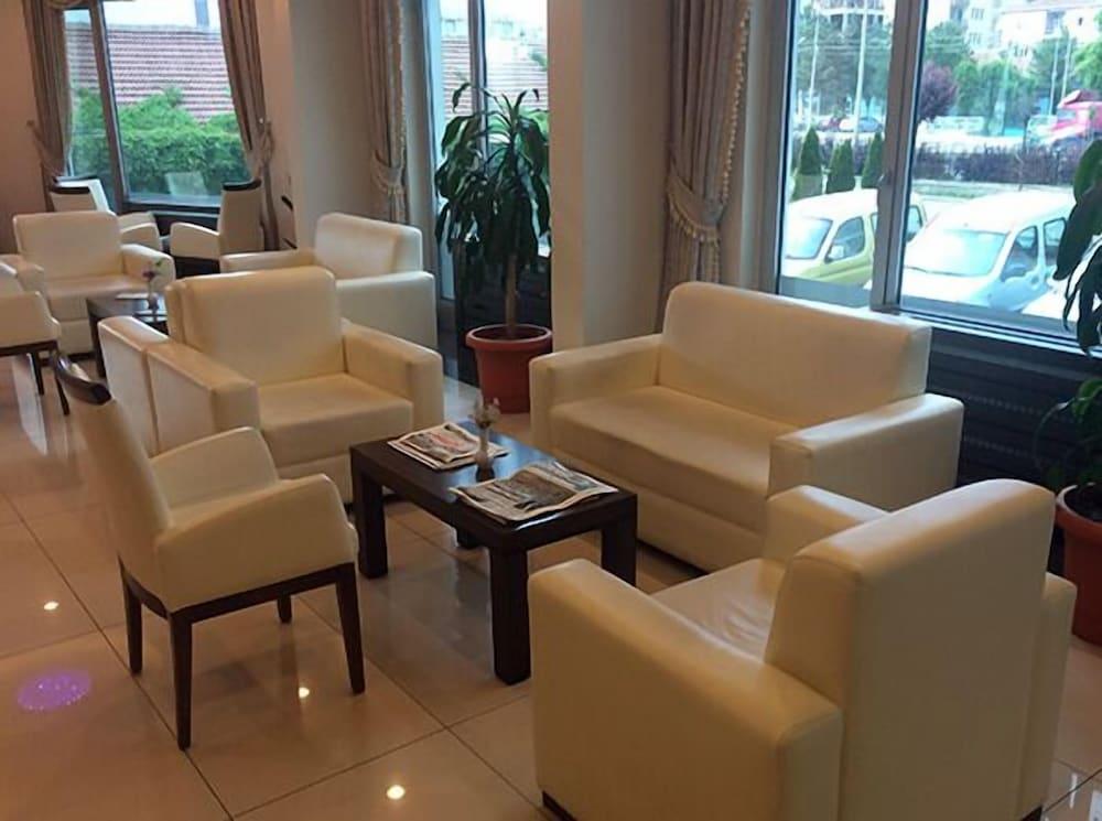 Abdullah Resort Hotel - Lobby Sitting Area