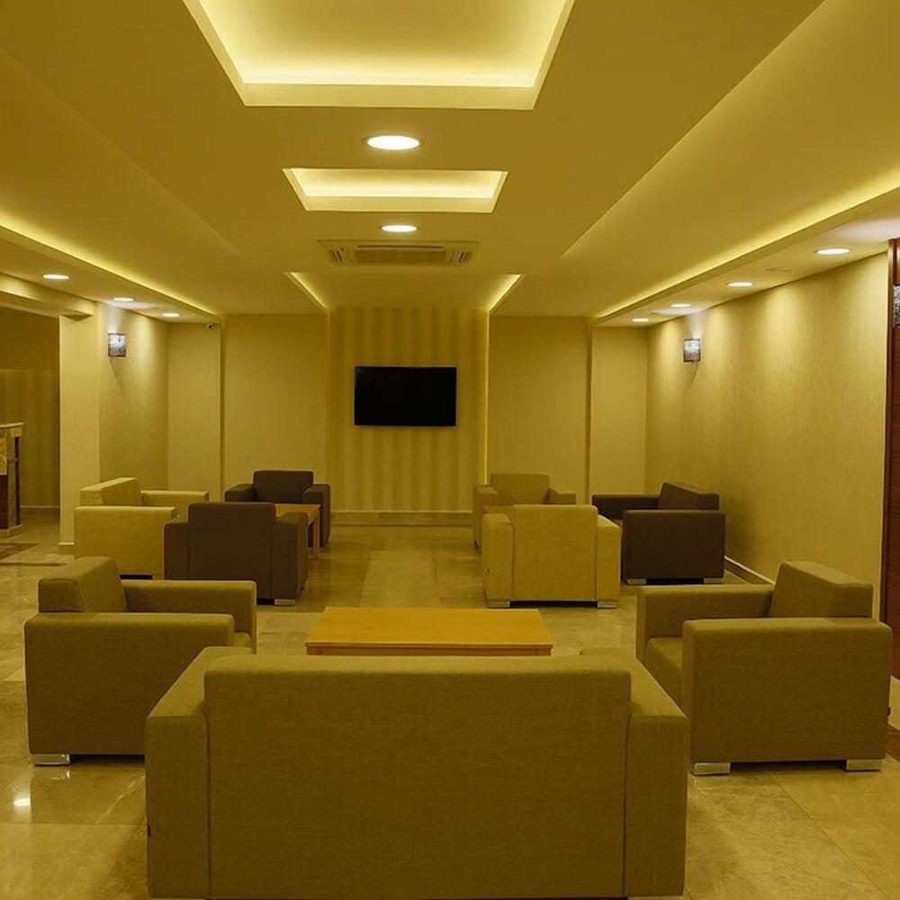 Sular Hotel - Lobby Sitting Area