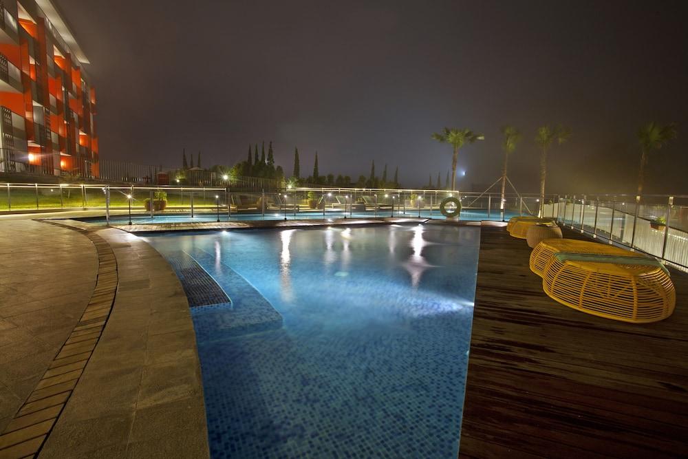 Pesona Alam Resort & Spa - Outdoor Pool