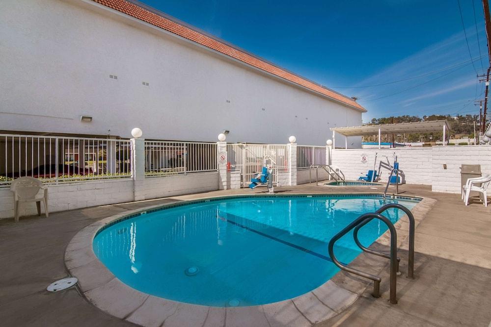 Motel 6 Monterey Park, CA - Outdoor Pool