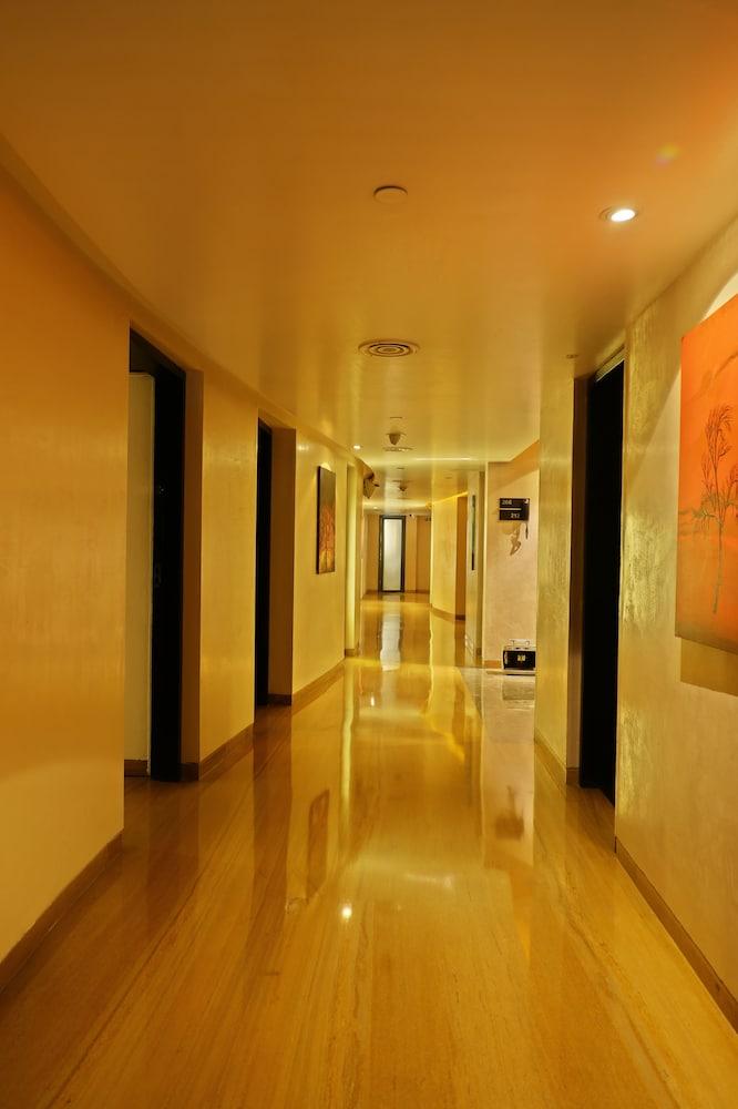Mosaic Hotel - Noida - Interior