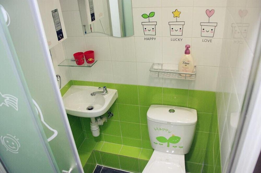 Sens Inn - Bathroom