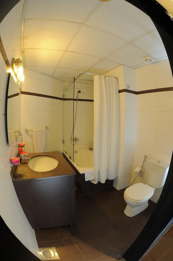Suite Hotel Merlot - Bathroom