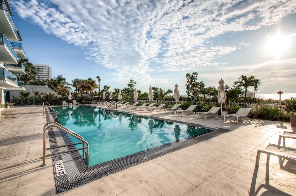 Churchill Suites Monte Carlo Miami Beach - Outdoor Pool