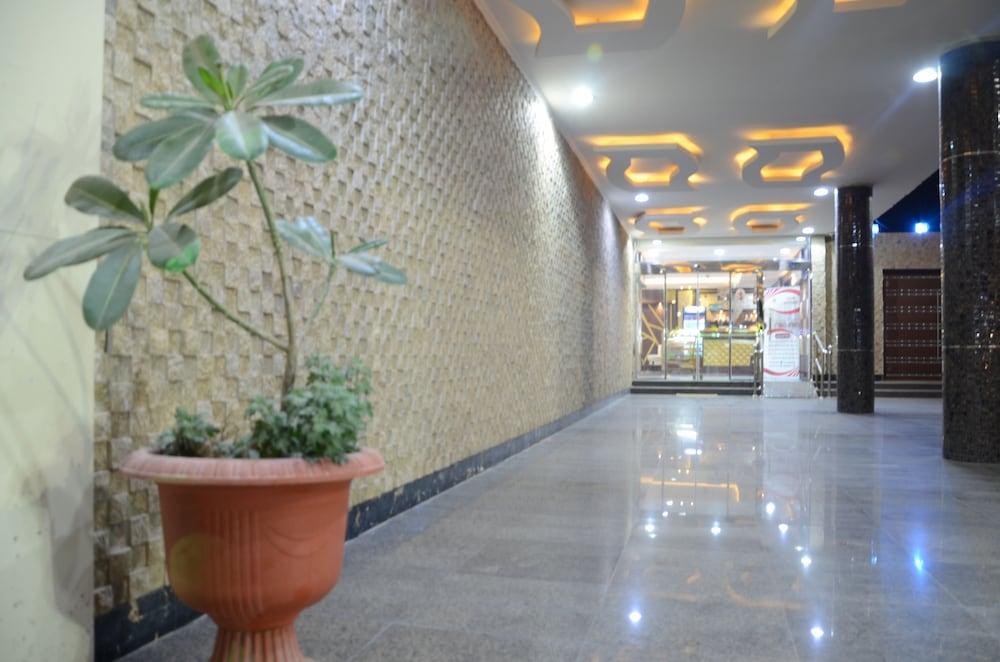 Noor Amal Apartments Serviced - Interior Entrance
