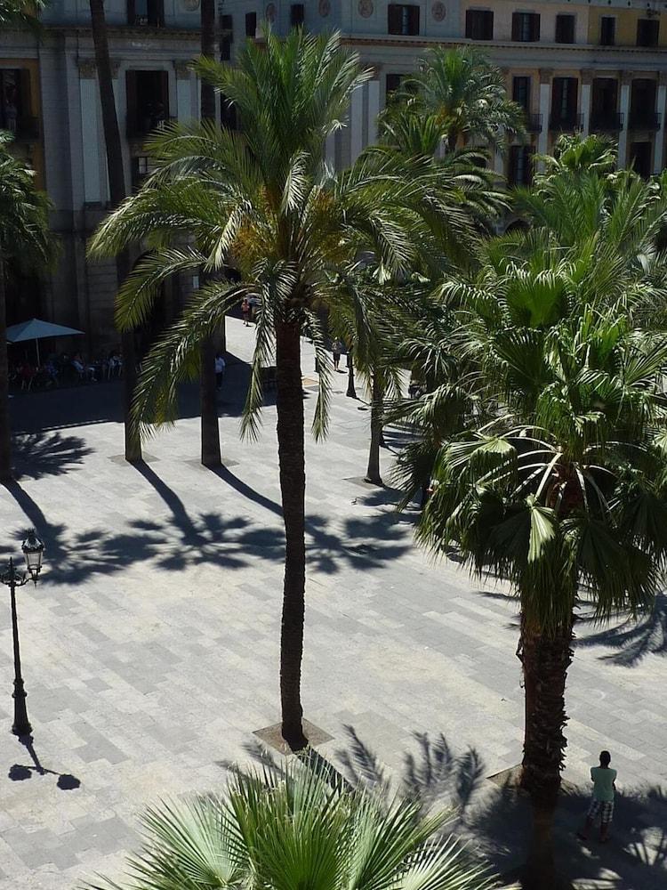 Hotel Roma Reial - Property Grounds