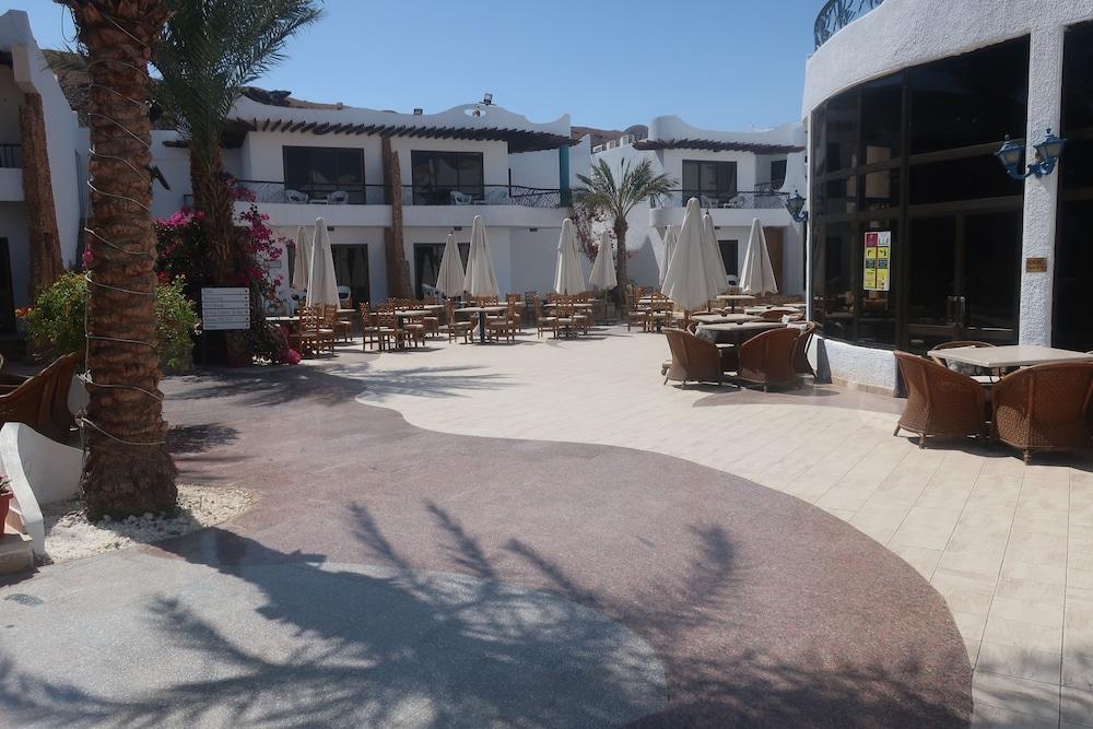 Turquoise Beach Hotel - Lobby Sitting Area