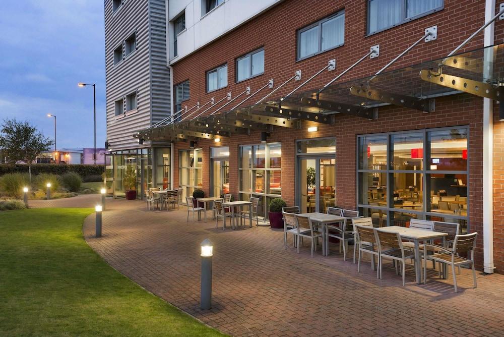Ramada Encore by Wyndham Doncaster Airport - Featured Image