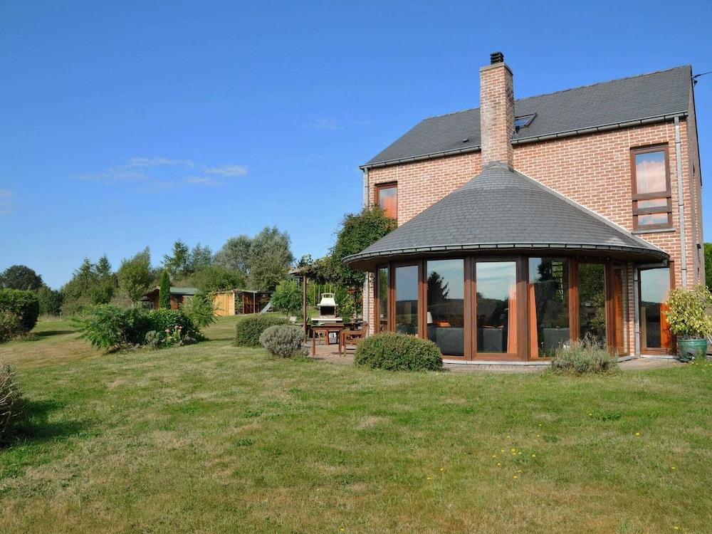 Family Home in Stunning Setting, With Outdoor Swimming Pool and Large Garden - Featured Image