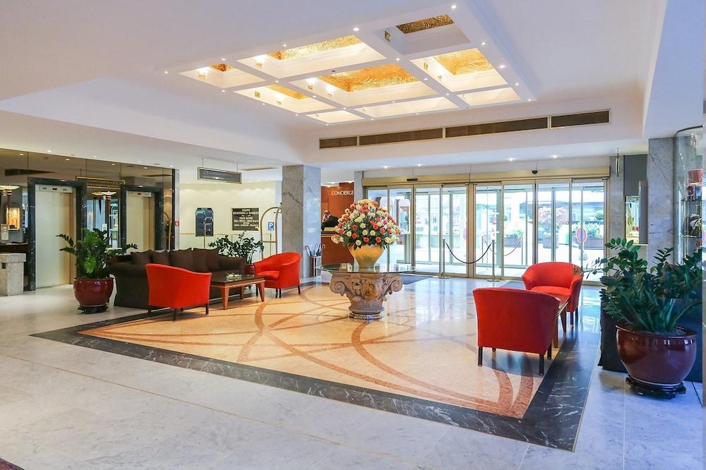 Le Royal Hotels & Resorts - Lobby