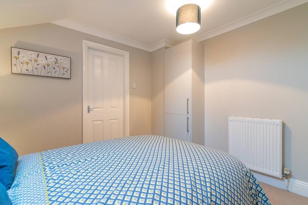 Modern Living 2 Bedroom Apartment South Wilmslow - Interior