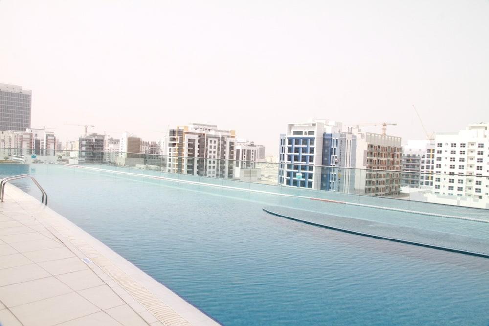 Ascott Park Place Dubai - Outdoor Pool