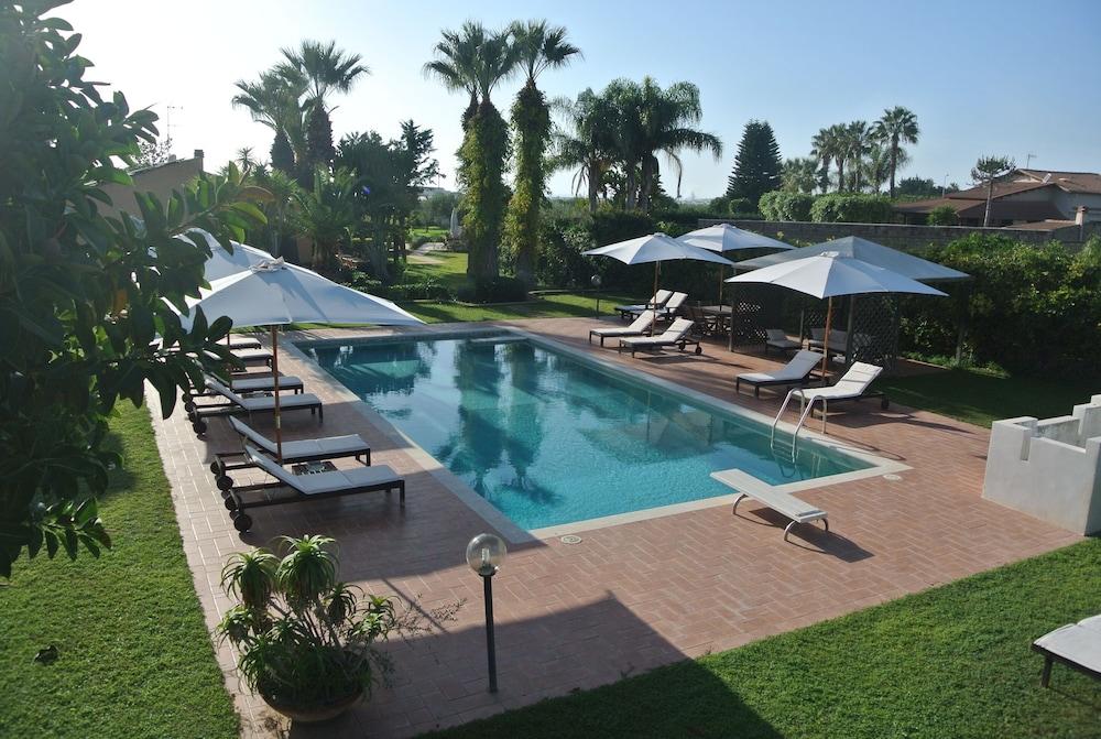 Villa Carlotta Resort - Featured Image