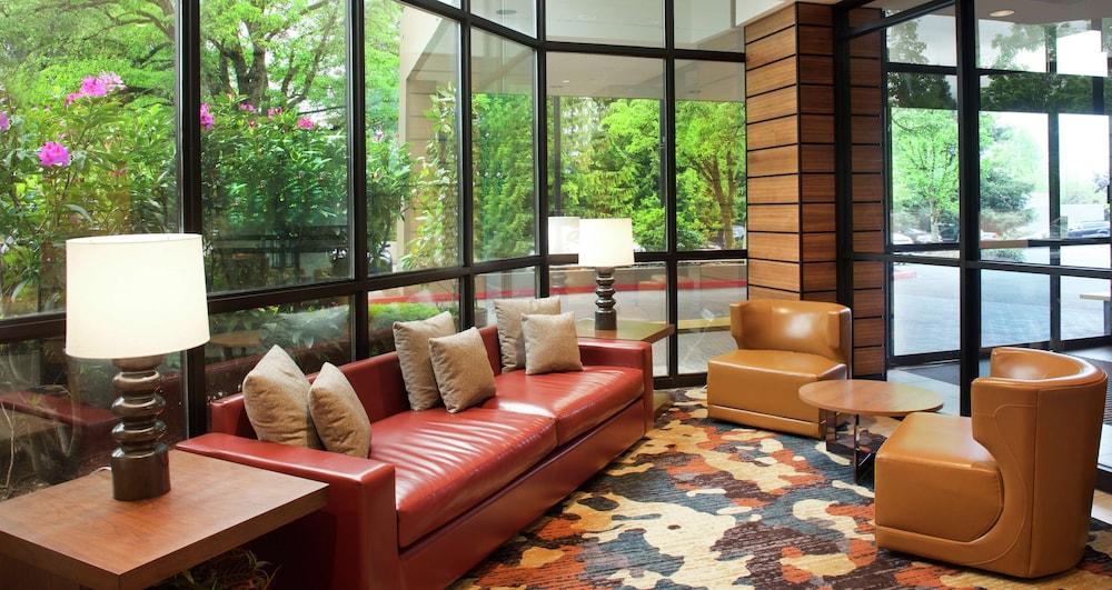 Embassy Suites by Hilton Portland Washington Square - Lobby