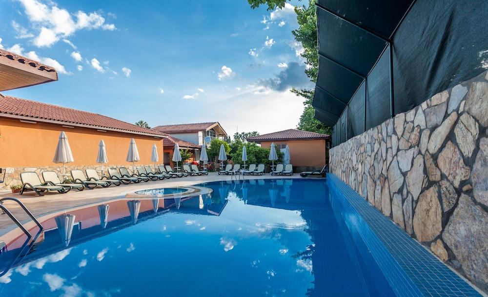 Hotel Ozlem Garden - All Inclusive - Outdoor Pool