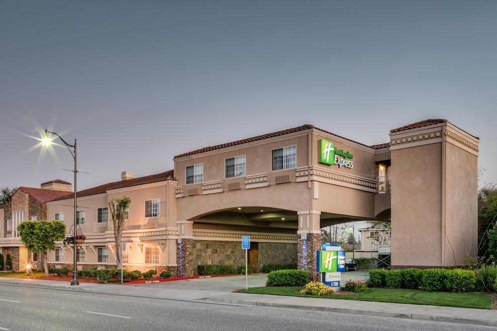 Holiday Inn Express & Suites Santa Clara, an IHG Hotel - Featured Image