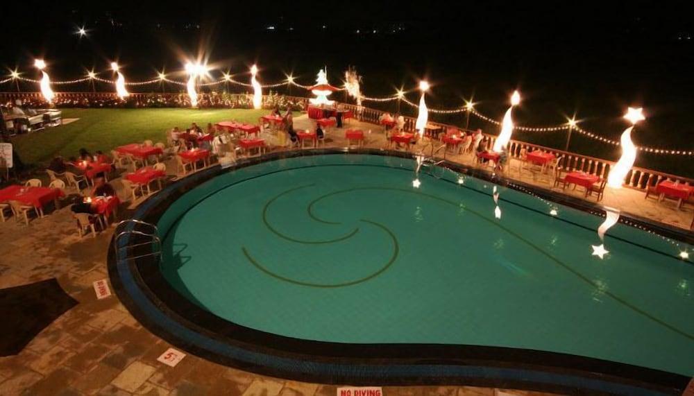 Nazri Resort - Outdoor Pool