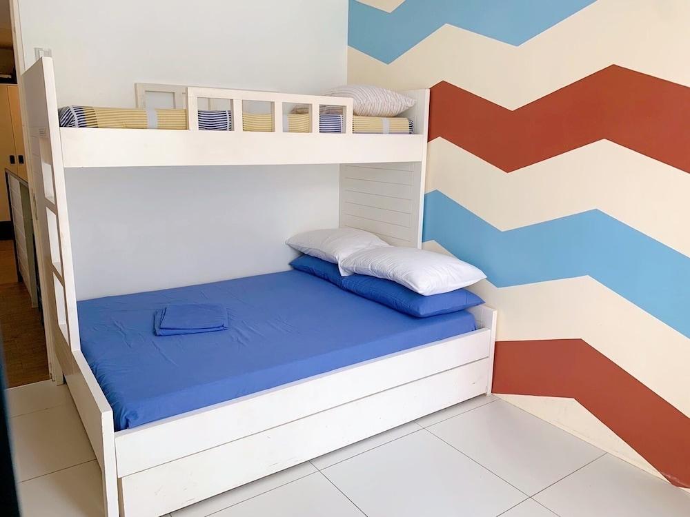 Pico De Loro Hamilo Coast Guest House - Room