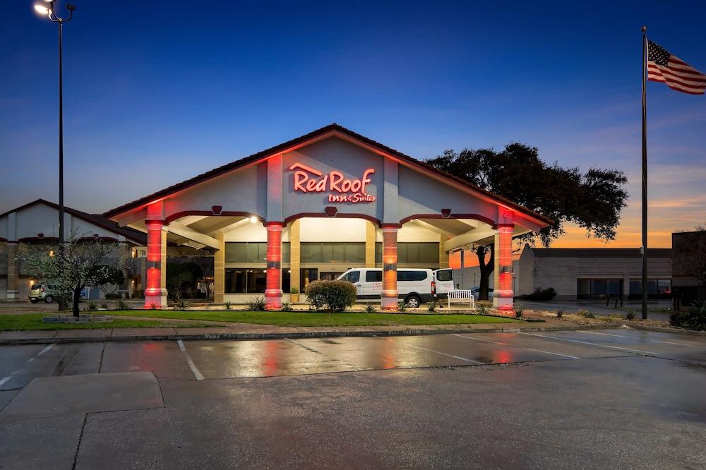Red Roof Inn & Suites Irving – DFW Airport South - Featured Image