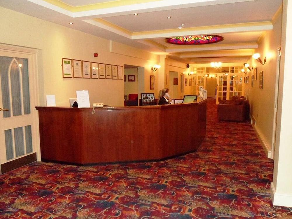 Three Queens Hotel - Lobby Lounge