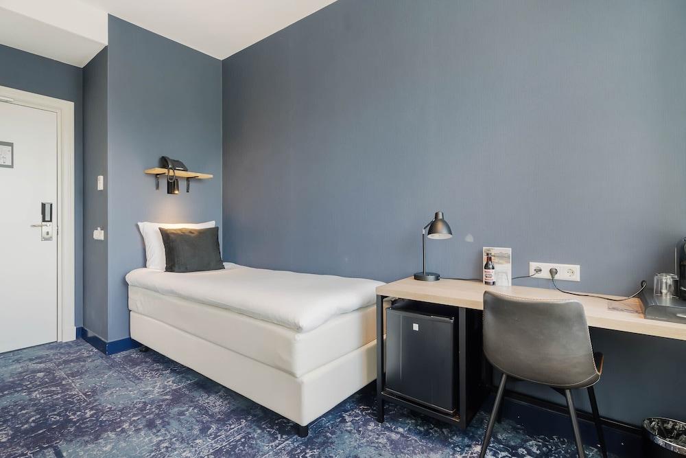 Hotel Maassluis - Room