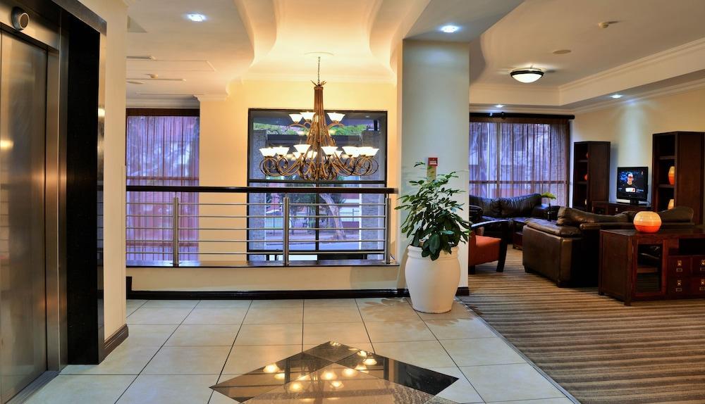 Premier Hotel Pretoria - Lobby Sitting Area