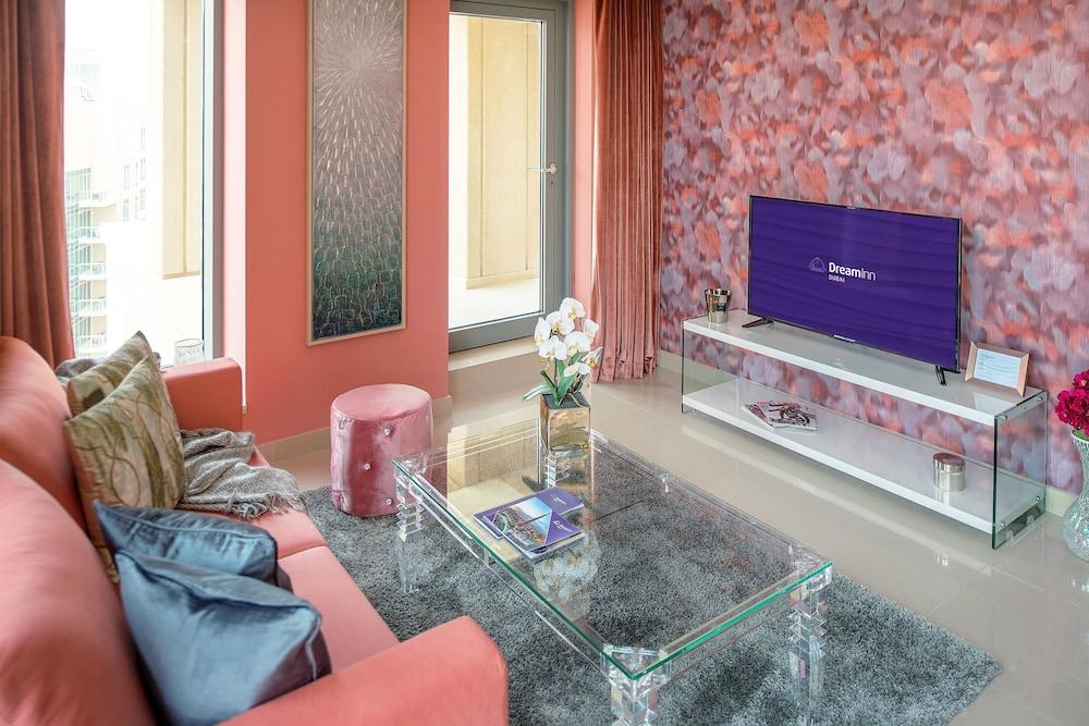 Dream Inn Dubai – 29 Boulevard with Private Terrace - Interior