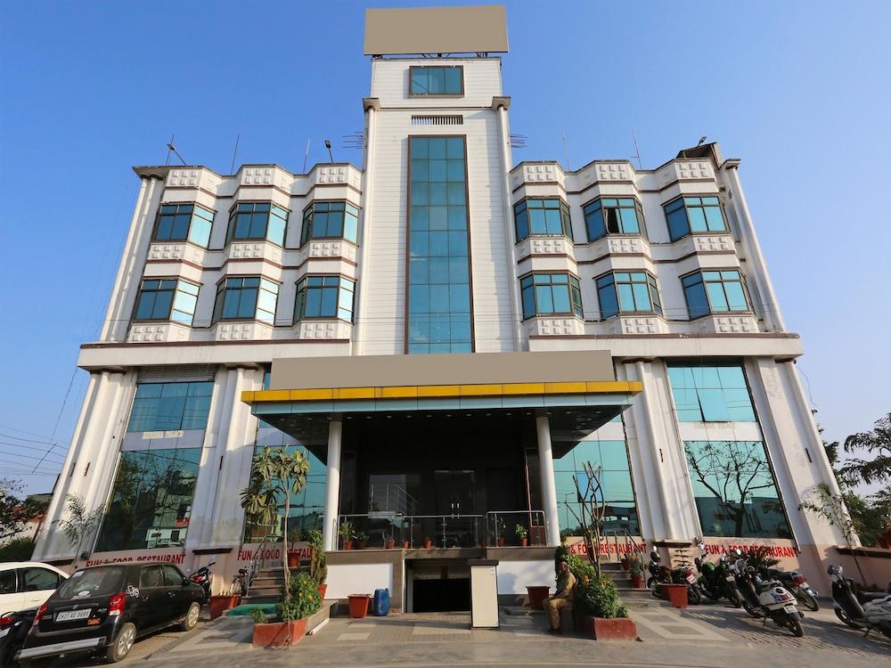 Capital O 10970 Hotel Krishna Palace - Featured Image