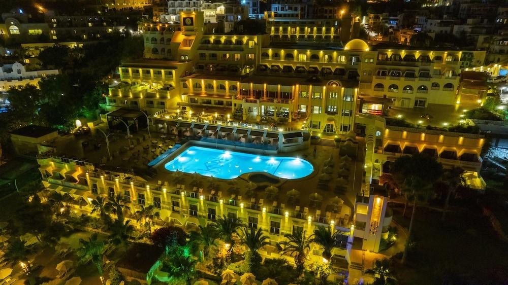 Azka Hotel - Aerial View